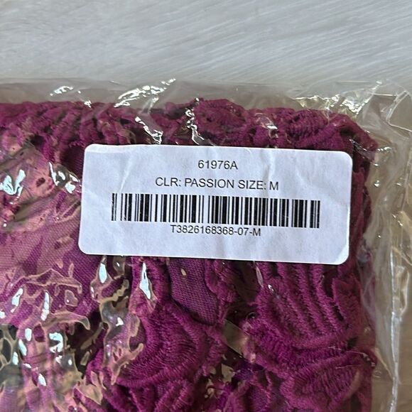 Lulus Love‎ Poem Burgundy Lace Halter Mini Dress Size M NWT in packaging - Picture 6 of 6